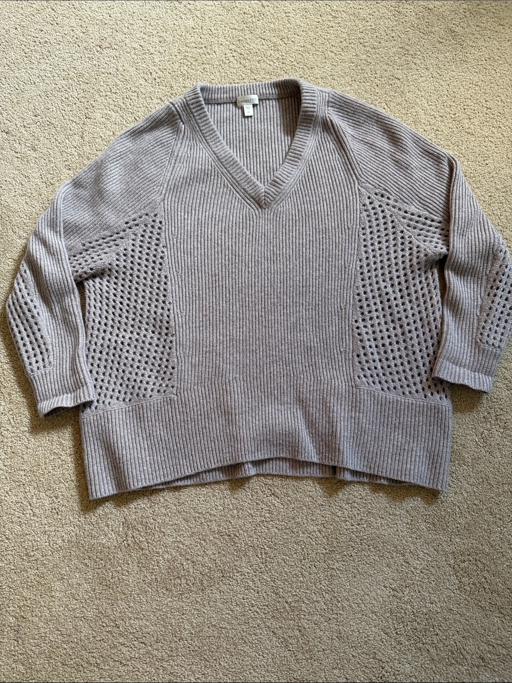 Garnet Hill Cashmere Beige V-Neck Sweater sz. XS